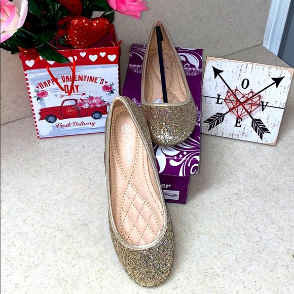Other - Girls size 5 Gold glitter flats ballerina shoe